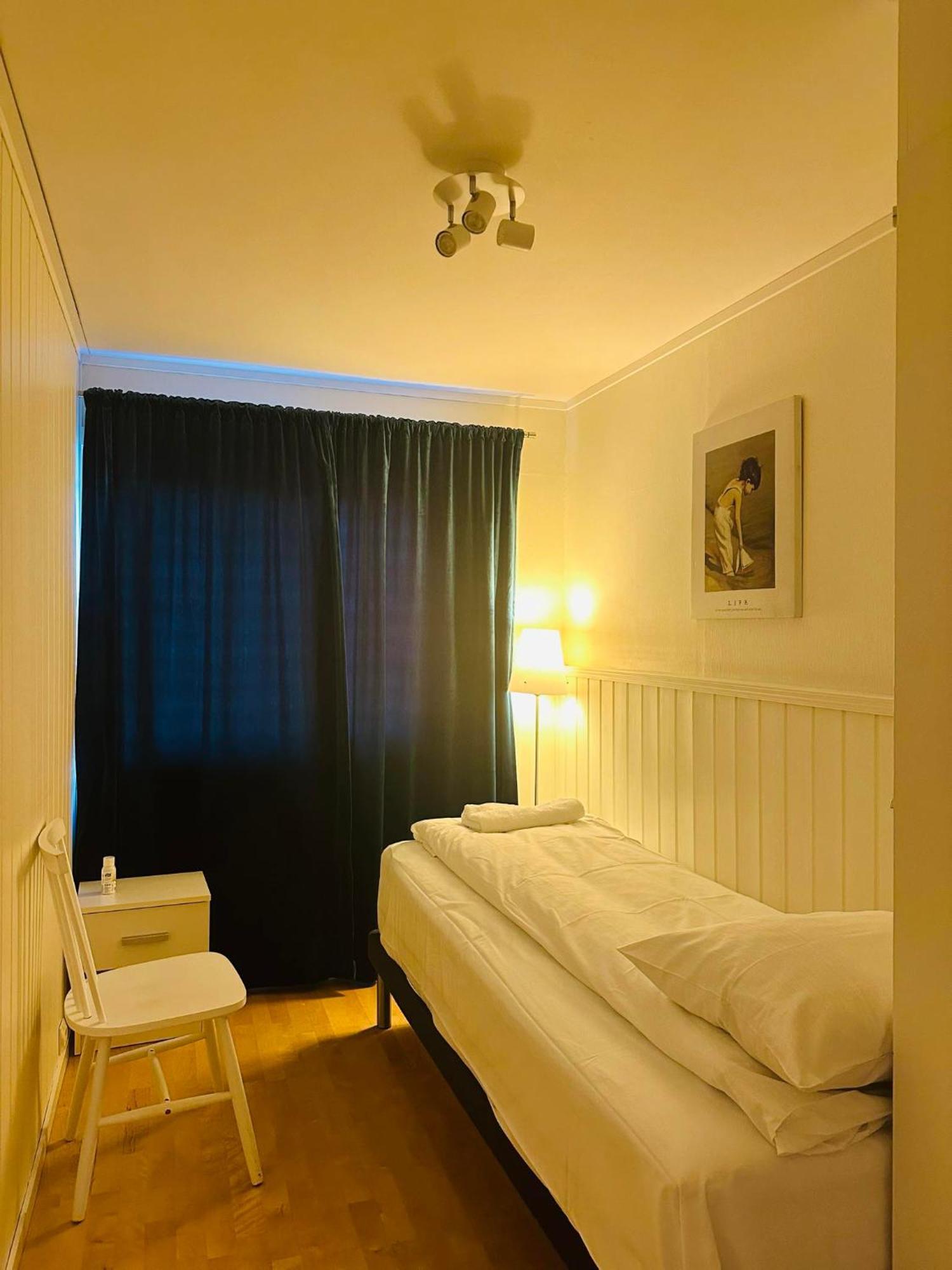 Arctic Inn, Cozy Single Bed Private Room In A Shared Apartment With Stunning Tromso Views Экстерьер фото
